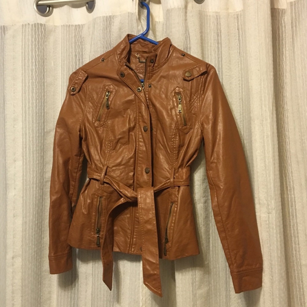 Chic brown leather jacket